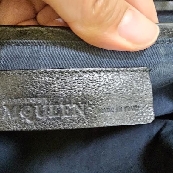 🎉🎉🎉HOST PICK🎉🎉🎉Alexander McQueen - Faithful De-Manta Tote - Picture 9 of 16